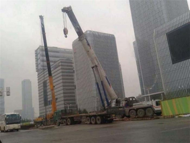 大关县25吨吊车能吊多重设备？
